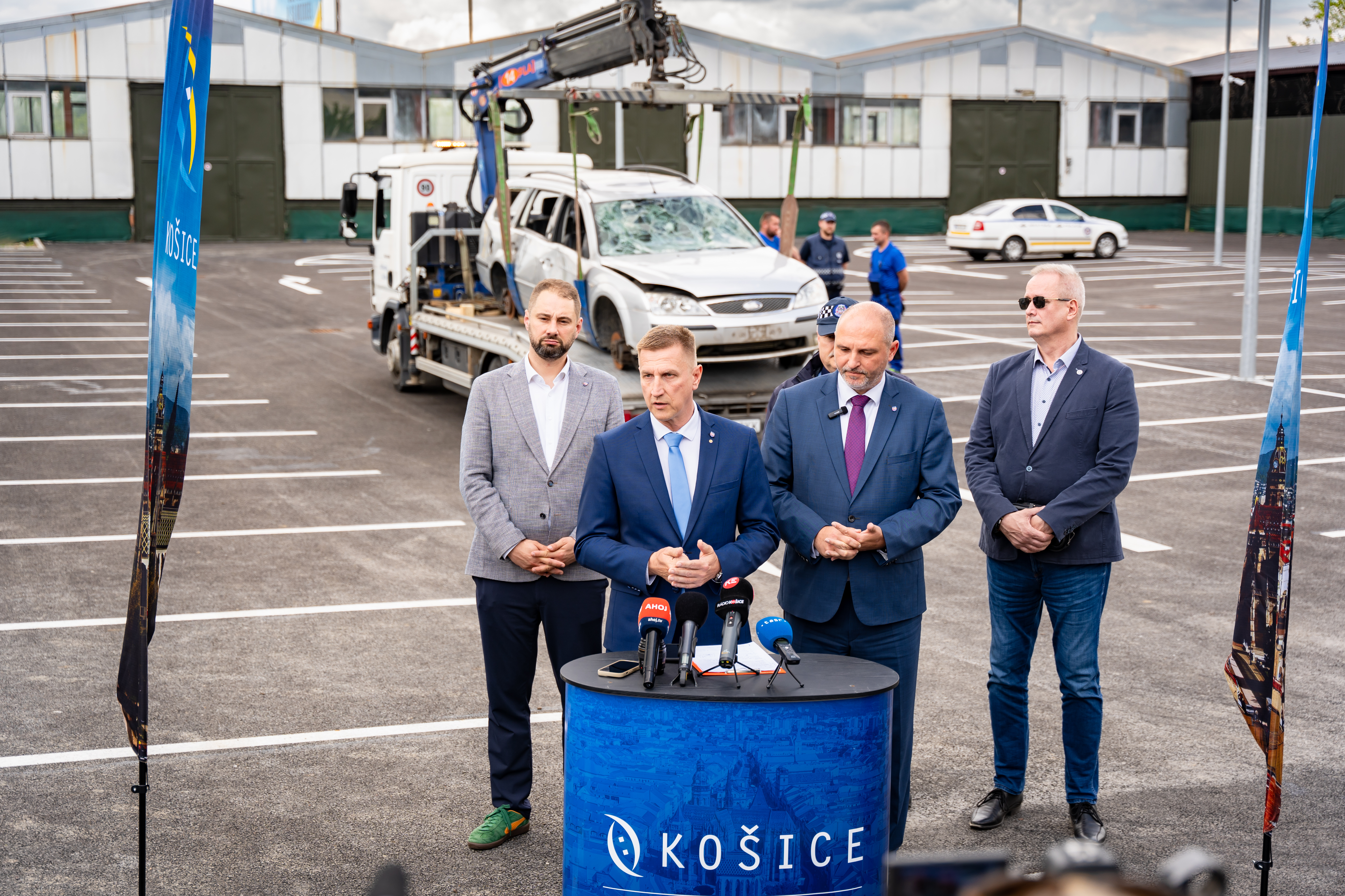 Tlacovy brifing - otvorenie odstaviska pre autovraky -26